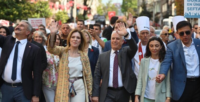 Bursa Gastronomi Festivali kortej yürüyüşüyle başladı