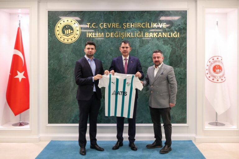 Enes Çelik’ten Bakan Murat Kurum’a Bursaspor Forması