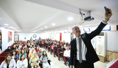 BAŞKAN TABAN KARİYER GÜNÜNDE LİSE ÖĞRENCİLERİYLE BULUŞTU