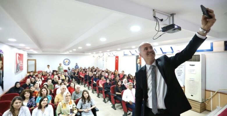 BAŞKAN TABAN KARİYER GÜNÜNDE LİSE ÖĞRENCİLERİYLE BULUŞTU