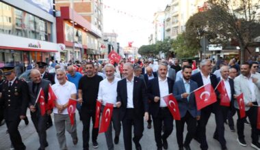 İNEGÖL’DE KURTULUŞ COŞKUSU SOKAKLARA TAŞINDI