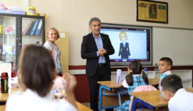 Gemlikli miniklere çantaları Başkan Amcalarından