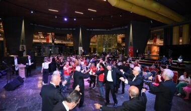 Kurtuluş’un 102. Yılında Atatürk sevdiği şarkılar ile anıldı