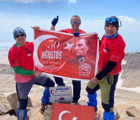 Nilüfer Belediyesi çalışanından “Zafer” tırmanışı