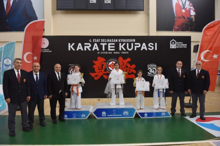 YILDIRIMLI KARATECİLERDEN 50 MADALYA