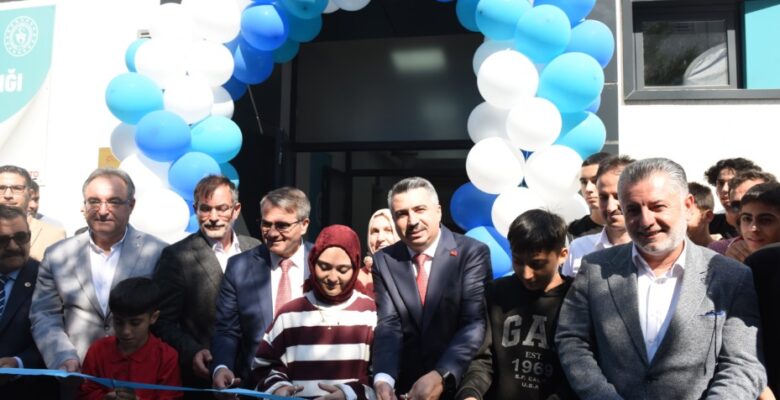 ÇOCUKLAR İSTEDİ BAŞKAN YILMAZ YAPTI ÇINARÖNÜ KAPALI SPOR SALONU AÇILDI