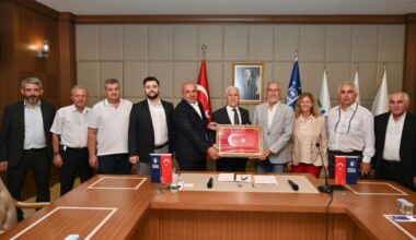 Bursa Konyalılar Derneği Başkan Bozbey’i Ziyaret Etti