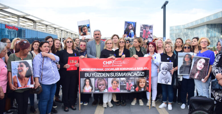 CHP BURSA İL KADIN KOLLARI KATLEDİLEN KADINLAR İÇİN MEYDANLARDA