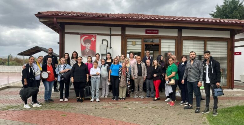 GEMLİK KENT KONSEYİ 1 EKİM DÜNYA YAŞLILAR GÜNÜ’NDE BÜYÜKLERİMİZİ UNUTMADI