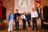 Enstrümanlar küçük Narin için çaldı