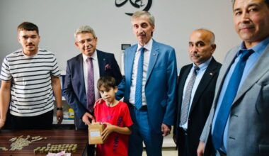 Depremzede Çocuk ‘tan Örnek Davranış