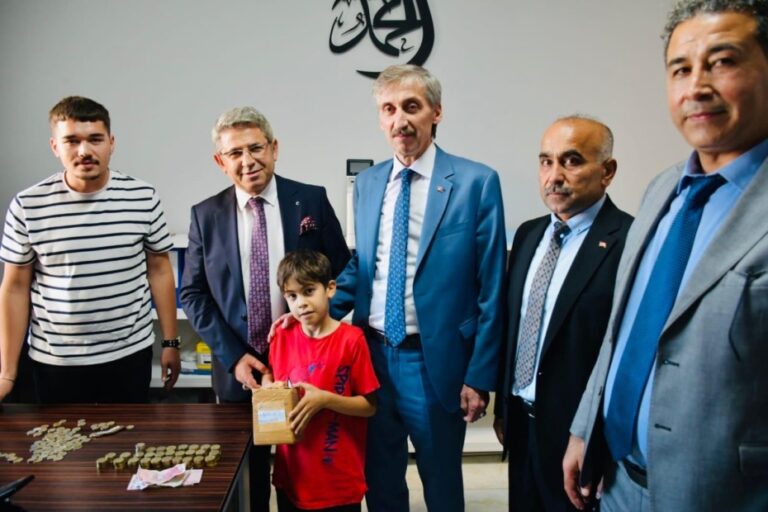 Depremzede Çocuk ‘tan Örnek Davranış