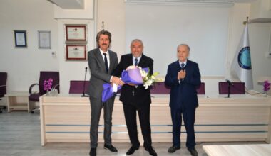 İlahiyat Fakültesinde Bayrak Değişimi