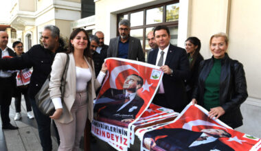 Osmangazi Belediyesi 10 bin Ata Posteri dağıtıyor