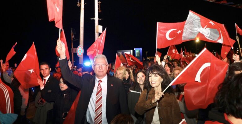 MUDANYA’DA DENİZDEN KARAYA CUMHURİYET COŞKUSU