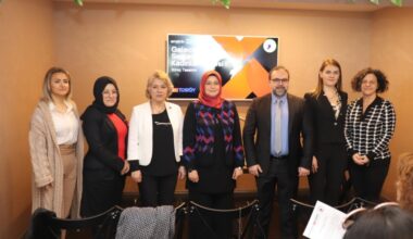 TOSYÖV BURSA KADIN KOMİTESİ ÜNİVERSİTELİ KIZLARIN YANINDA