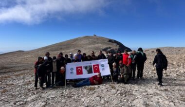 BUÜ, Uludağ’ın zirvesinde Cumhuriyet Bayramını kutladı