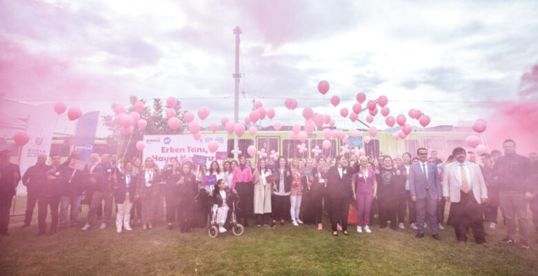 BURULAŞ’ta pembe balonlar gökyüzüne bırakıldı