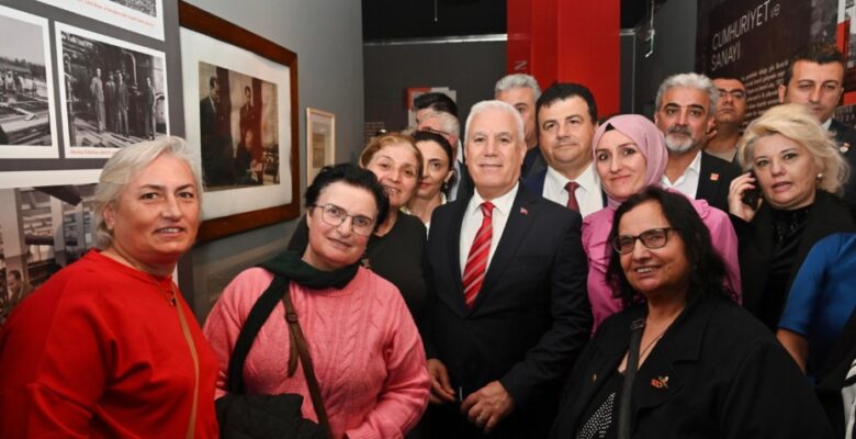 ‘Çok Yaşa Cumhuriyet Sergisi’ ziyarete açıldı