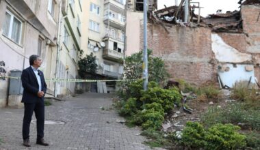 Gemlik’te Metruk Binalar Yıkılıyor