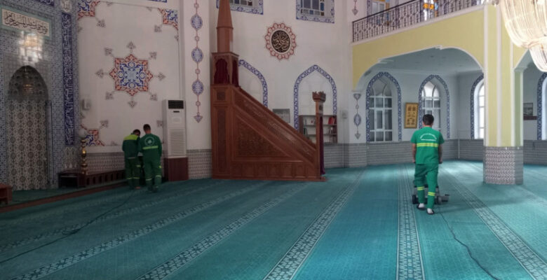 Osmangazi’deki camiler temizleniyor