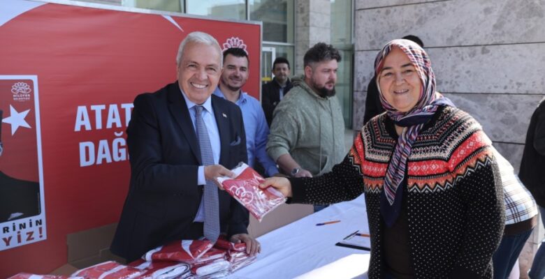 Nilüfer Atatürk posterleriyle donanıyor