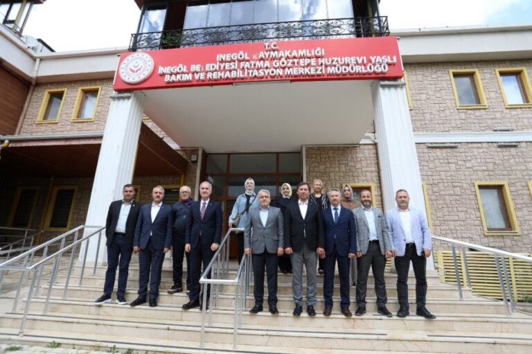 BAŞKAN ALPER TABAN’DAN İTFAİYE PERSONELİ VE HUZUR EVİ SAKİNLERİNE ZİYARET