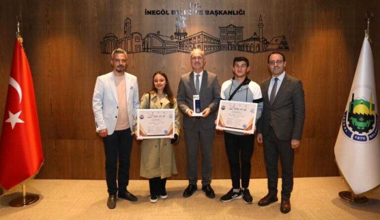 İNEGÖL HALK DANSLARI EKİBİ DÜNYA 1’İNCİSİ OLDU