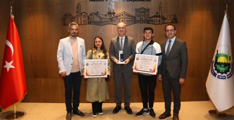 İNEGÖL HALK DANSLARI EKİBİ DÜNYA 1’İNCİSİ OLDU