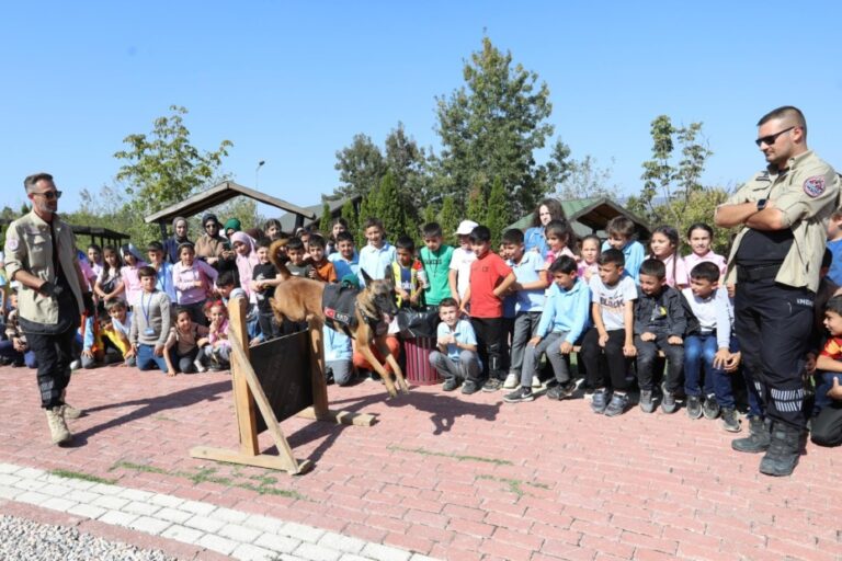 HAYVANLARI KORUMA GÜNÜNE RENKLİ KUTLAMA