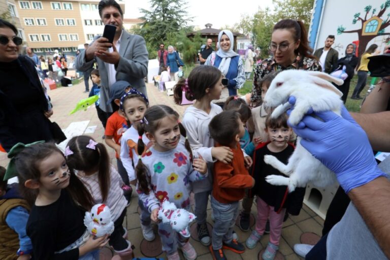 MİNİK ELLERDEN CAN DOSTLARI İÇİN BÜYÜK İŞ