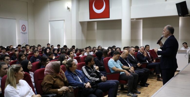 İNEGÖL’ÜN GELECEĞİ GENÇLERİN FİKİRLERİYLE ŞEKİLLENİYOR