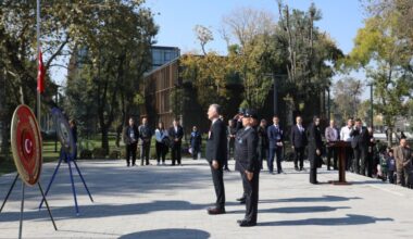 İNEGÖL’DE CUMHURİYET BAYRAMI COŞKUSU ÇELENK TÖRENİYLE BAŞLADI