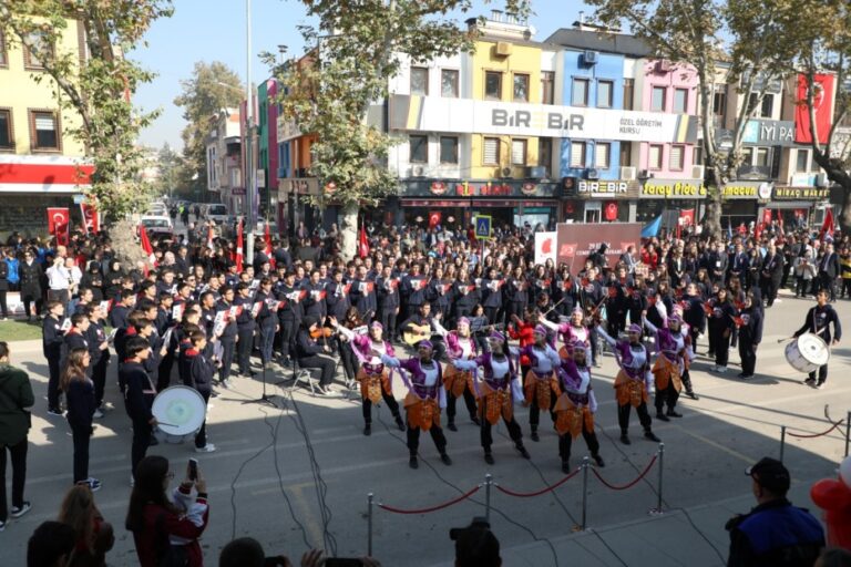 CUMHURİYET BAYRAMI İNEGÖL’DE DE COŞKUYLA KUTLANDI