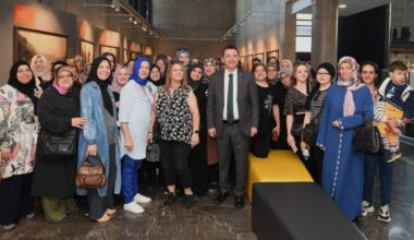 Başkan Aydın, Fetih Müzesi’ni gezen Osmangazili kadınlar ile bir araya geldi