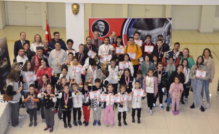29 Ekim Cumhuriyet Bayramı 4. ELO Satranç Turnuvası Gerçekleştirildi