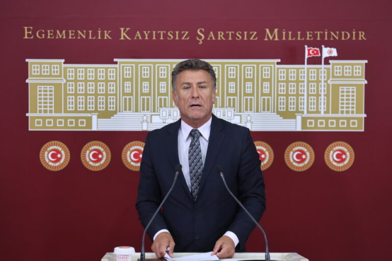 Orhan Sarıbal; “Mısır üreticisi ithalatla terbiye ediliyor ya da bile bile zarar ettiriliyor”