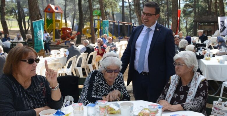Huzurevi sakinleri yaza  piknikle veda etti