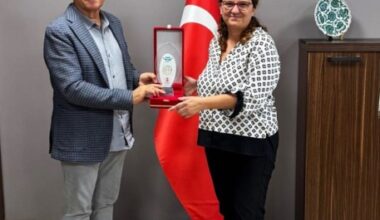 Ömrümü “Türk Dili”ne adayan BUÜ’lü akademisyen ödüle doymuyor