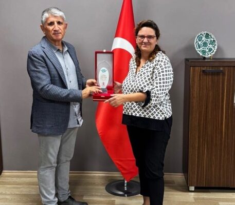 Ömrümü “Türk Dili”ne adayan BUÜ’lü akademisyen ödüle doymuyor
