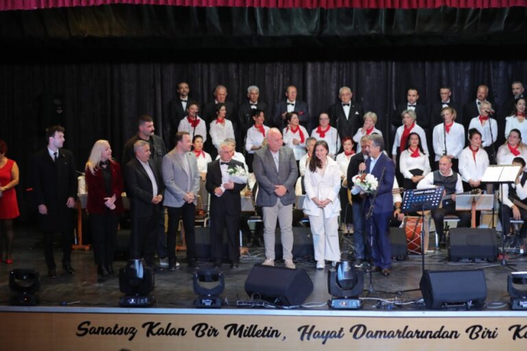 Gemlik TSM Korosu’ndan “Cumhuriyet Şarkıları”