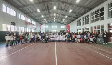 Geleceğin şampiyon raketleri korta çıktı