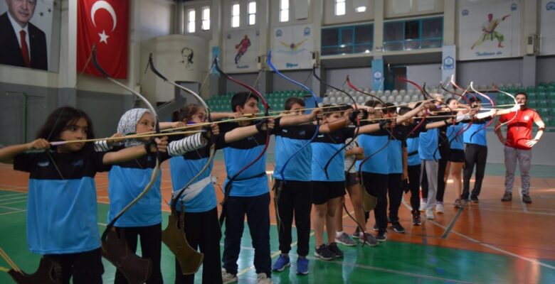 YILDIRIM’DA ÇOCUKLARA OKÇULUK EĞİTİMİ