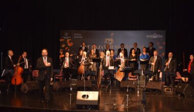 ŞEKİP AYHAN ÖZIŞIK ESERLERİYLE ANILDI ŞEKİP AYHAN ÖZIŞIK ESERLERİYLE ANILDI