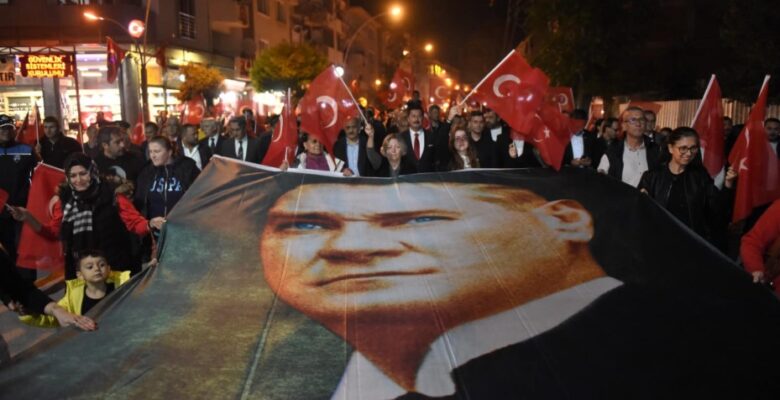 CUMHURİYET COŞKUSU YENİŞEHİR’İ SARDI