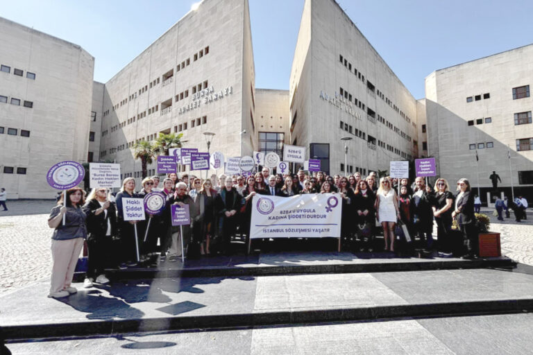 “Kadınları katleden erkeklerden de; failleri koruyup  cesaretlendirenlerden de hesap soracağız”
