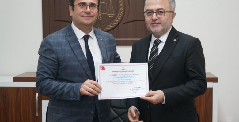 Bursa Barosu Başkanı Öztosun mazbatasını aldı