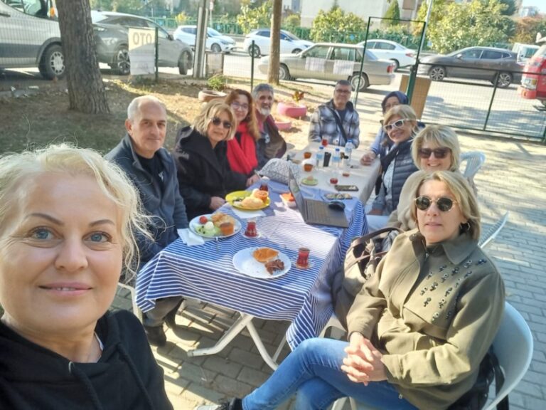 Nilüferli Kadın Derneklerinden Öğrencilere Burs, Okullara Kırtasiye Takviyesi