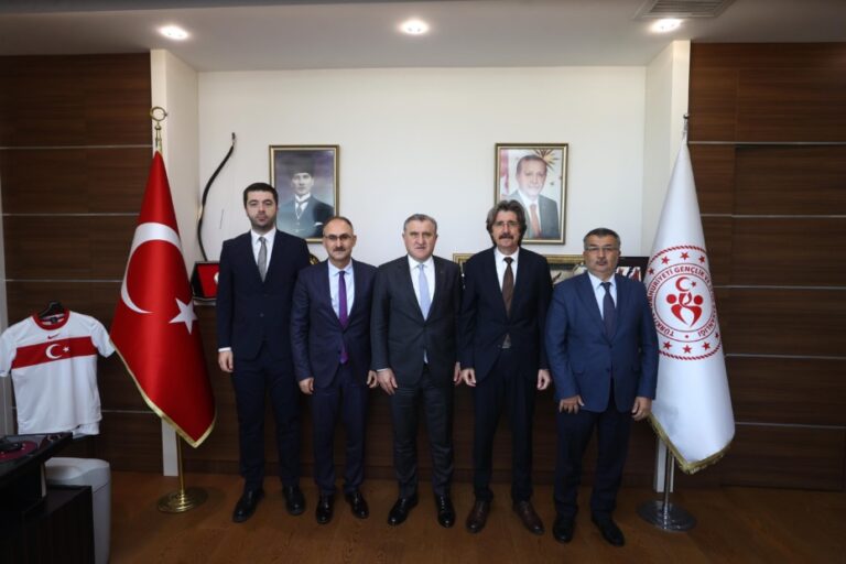Üniversite Yönetiminden Gençlik ve Spor Bakanına ziyaret