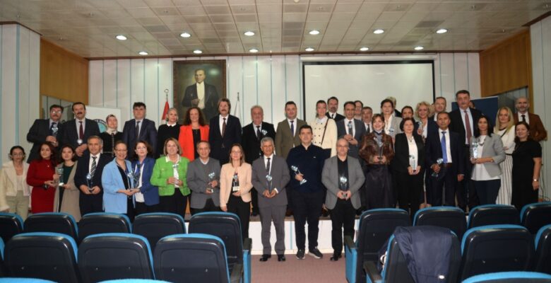 BUÜ’de 2023 yılının kalite ödülleri verildi